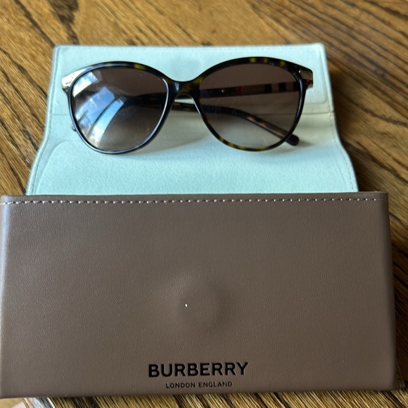 Burberry Sunglasses w/ case brown gradient tint with classic Burberry sz54 - Picture 1 of 10